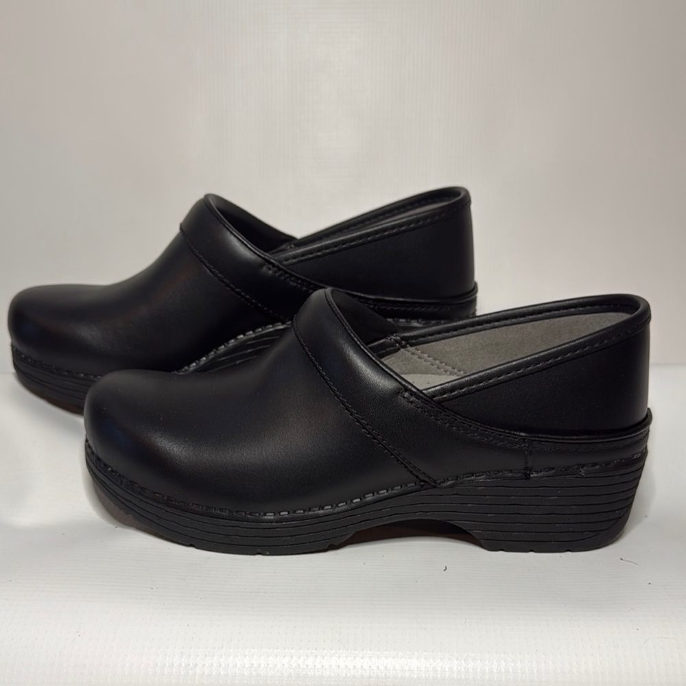 Dansko LT PRO Black Leather Clogs